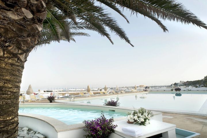 Hotel with Pool