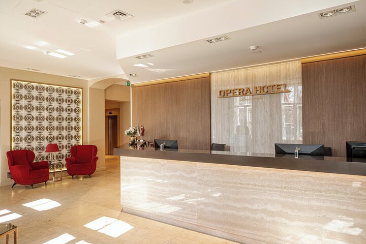 Entrance & Lobby