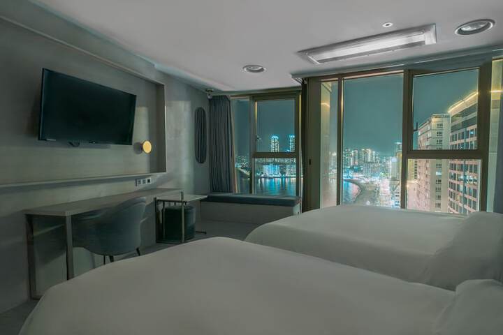 Room 27 of 72