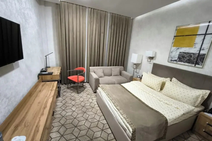 Room 7 of 25