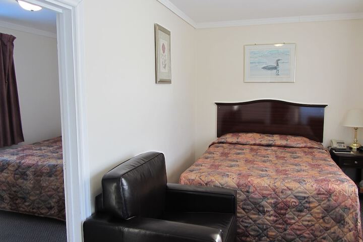 Room 6 of 33