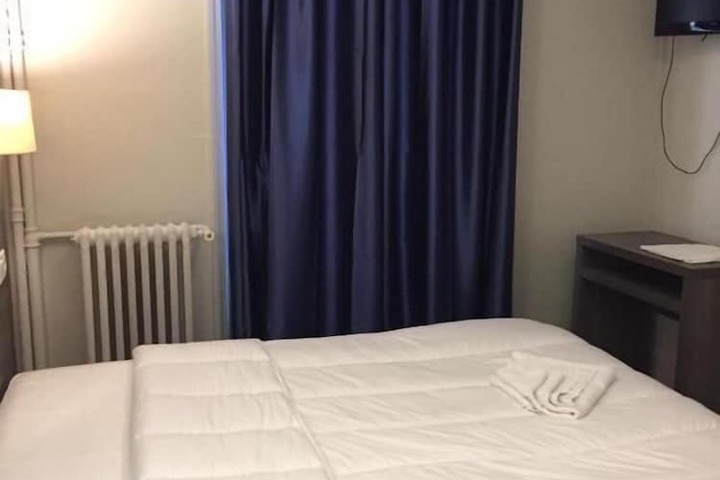 Room 2 of 13