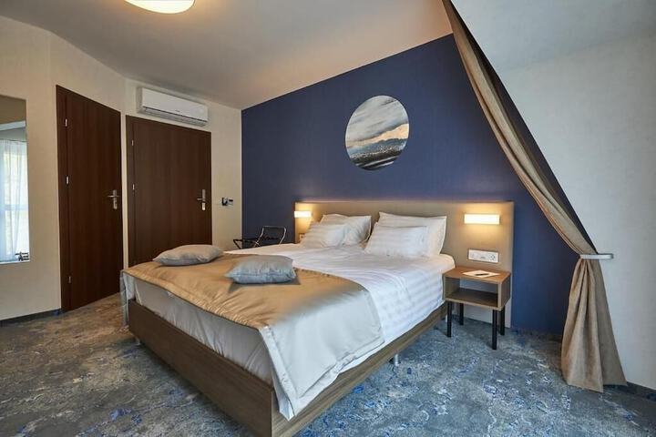 Room 5 of 20