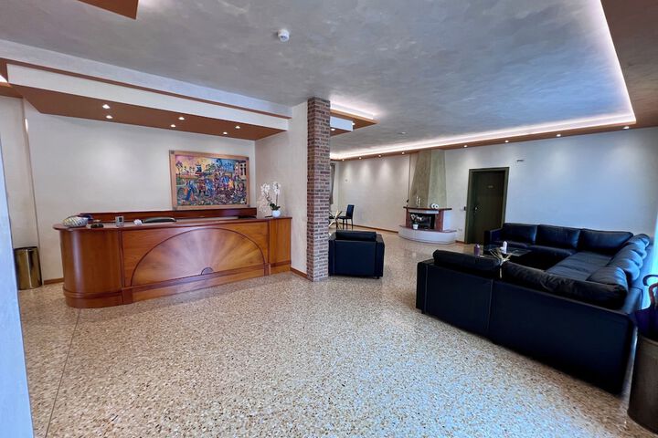 Entrance & Lobby