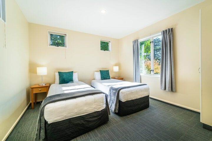 Room 4 of 33