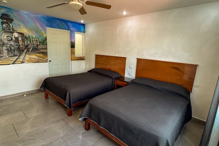 Room 6 of 18