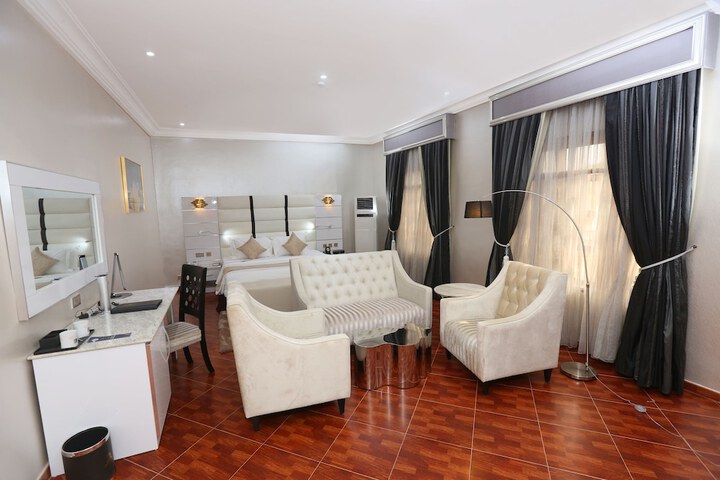 Photo of The Wells Carlton Hotel and Apartments