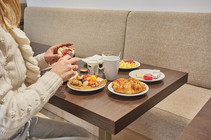 Breakfast/Coffee Service 22 of 28