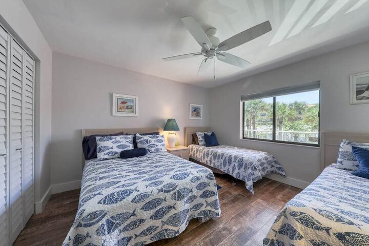 Room 9 of 106