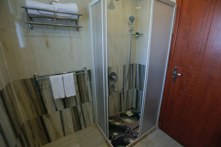 Room 30 of 86