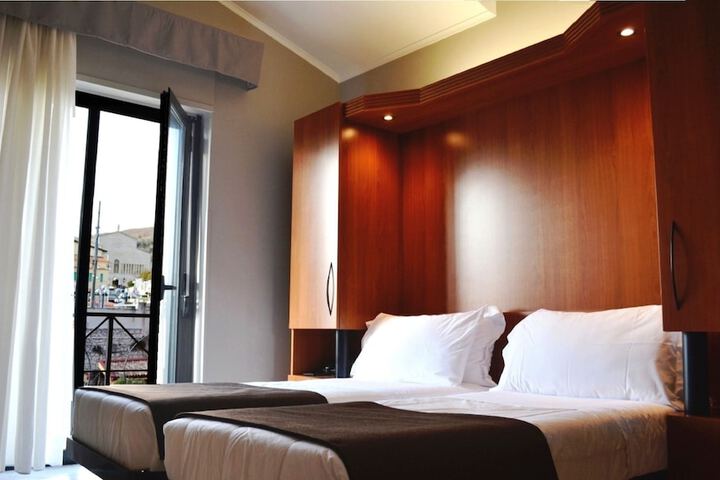 Room 12 of 39