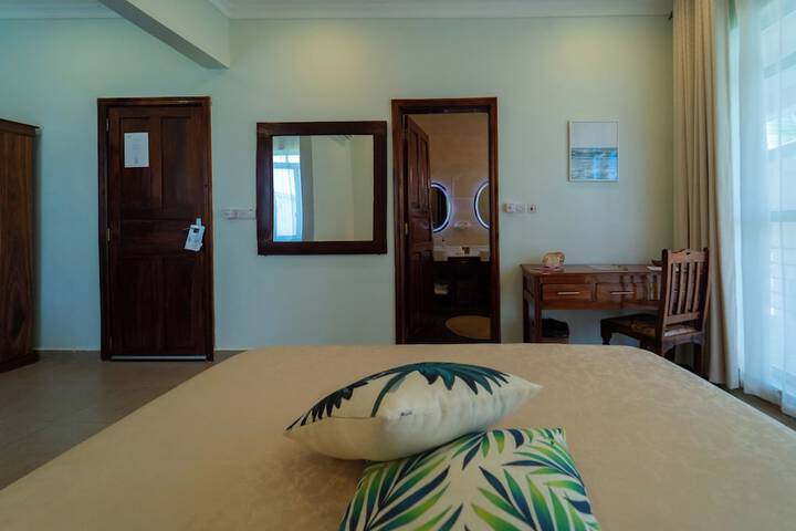 Room 6 of 65