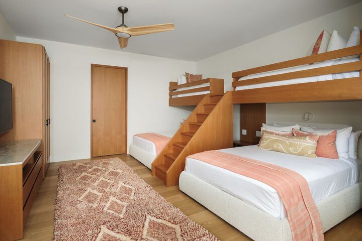 Room 32 of 138