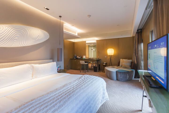 Room 3 of 65