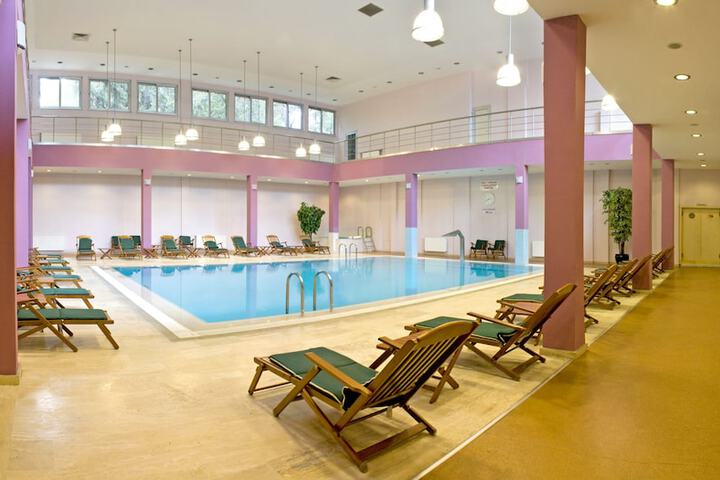 Pool 20 of 48