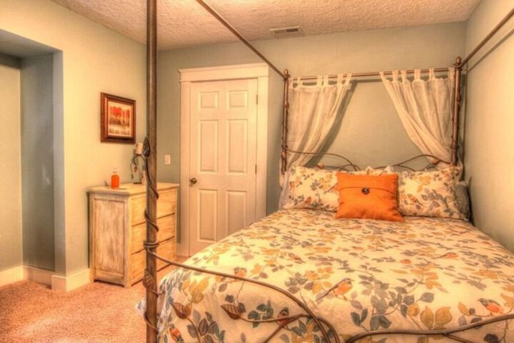 Room 3 of 16