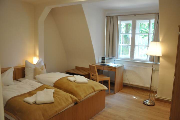 Room 6 of 27