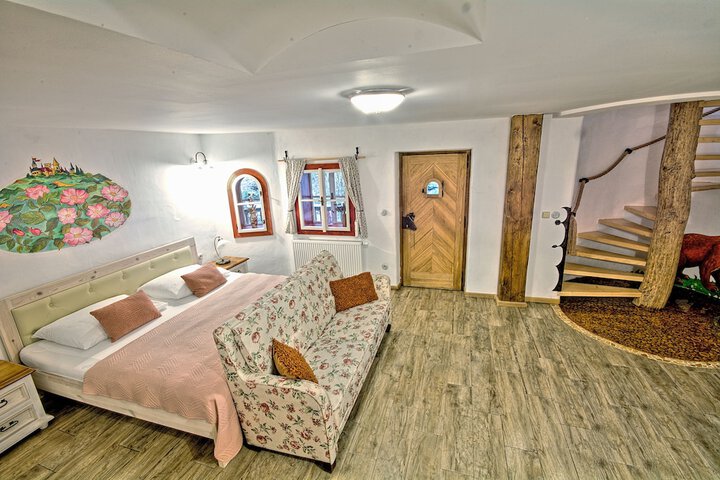 Room 10 of 42