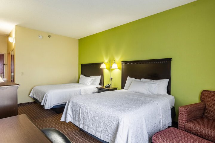 1 Queen Bed (8 of 8)