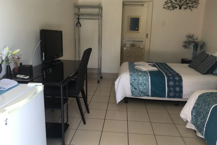 Room 4 of 12
