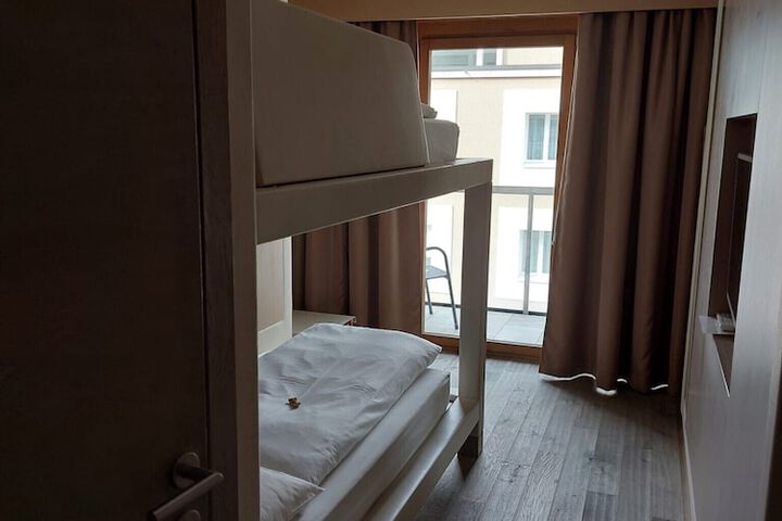 Room 9 of 74
