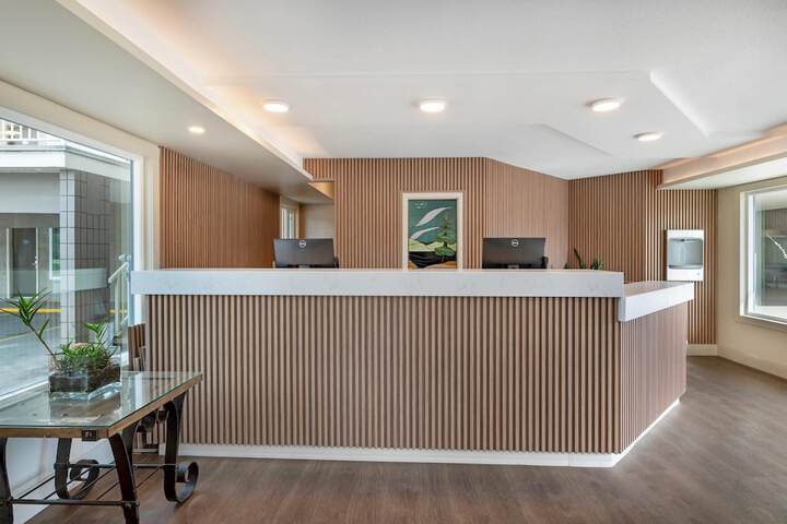 Entrance & Lobby