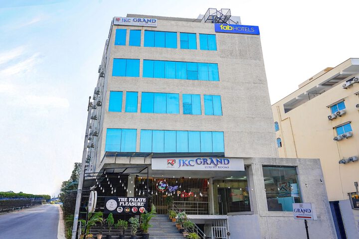 Fabhotel Jkc Grand
