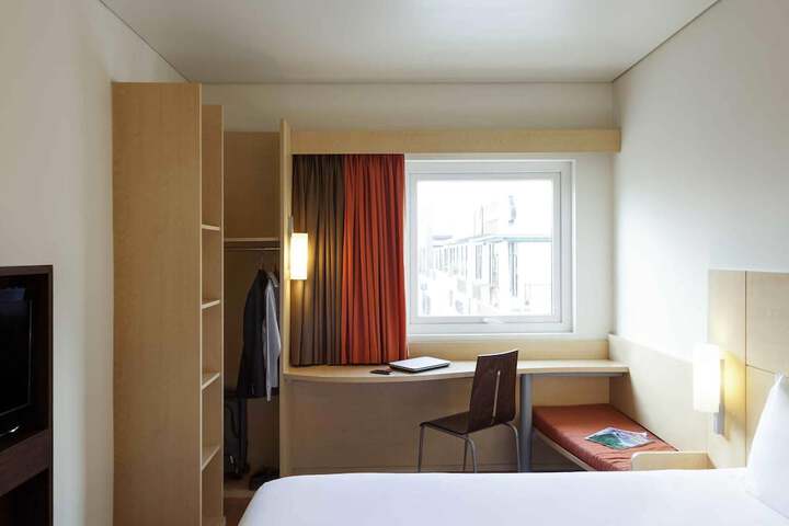 Room 8 of 37