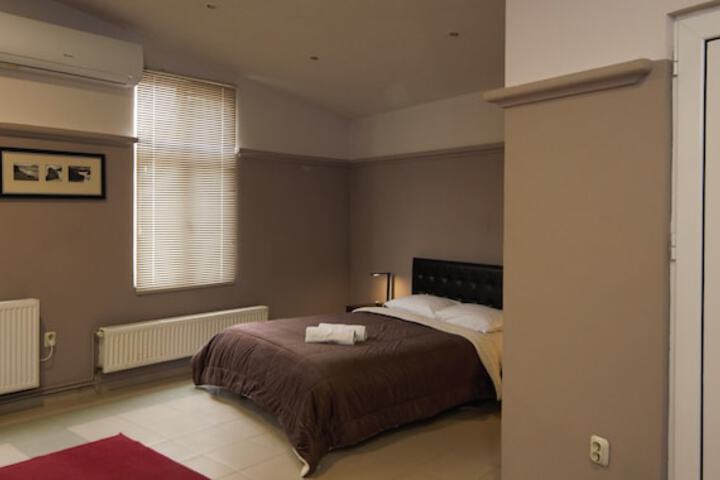 Room 53 of 84
