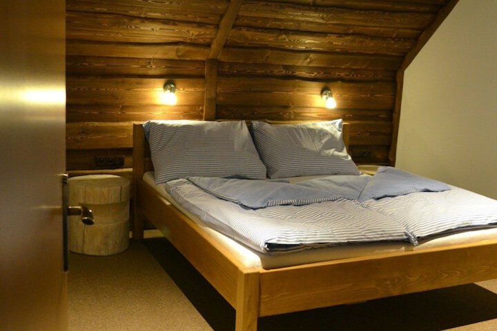Room 9 of 25
