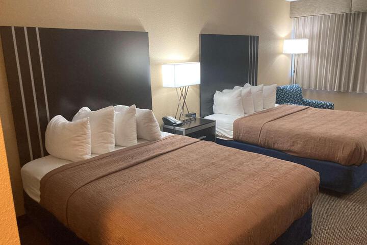 2 Queen Beds (1 of 41)