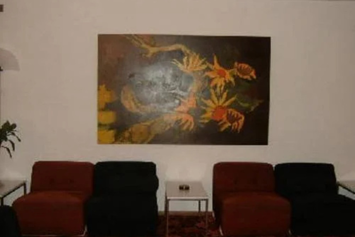 Room 9 of 18