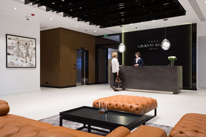 Entrance & Lobby