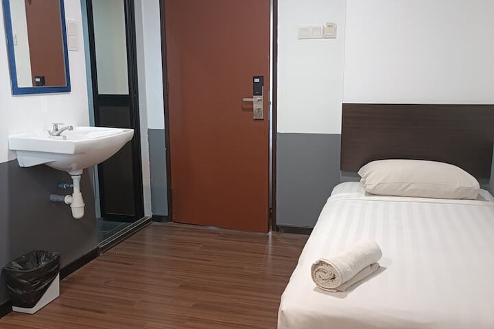 Room 8 of 20
