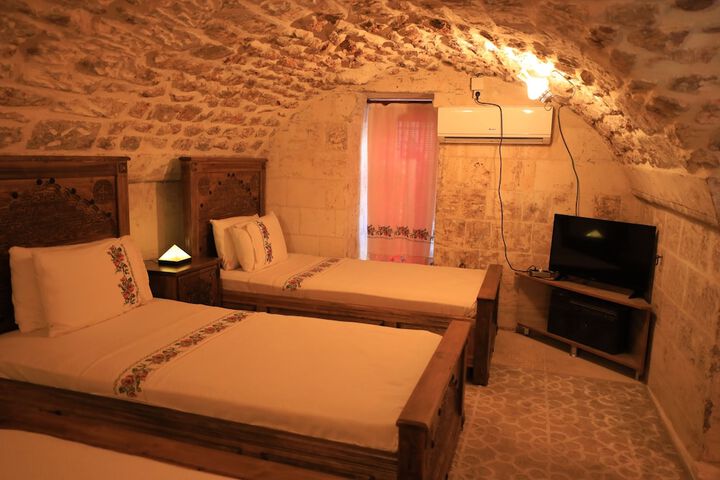 Room 16 of 39