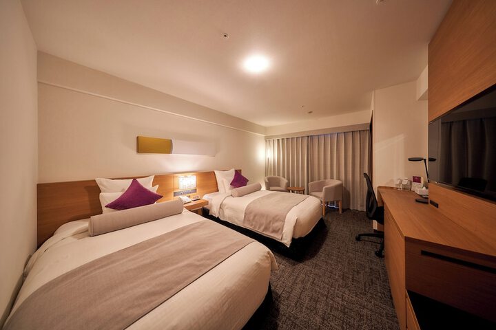 Room 30 of 107