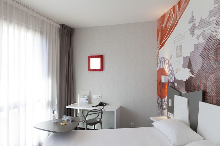 Room 54 of 143