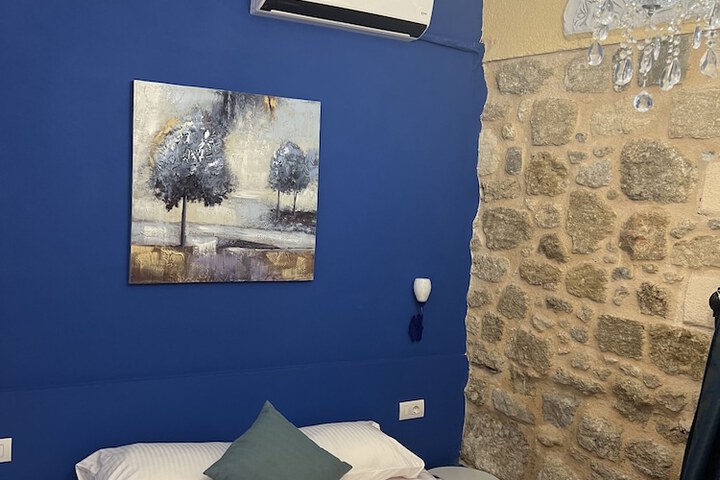 Room 21 of 49