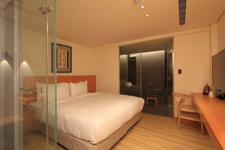 Room 16 of 41