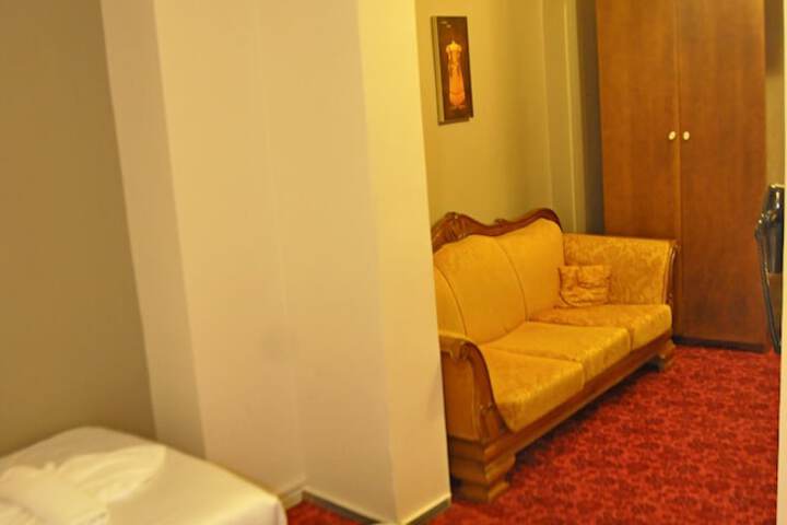 Room 9 of 76