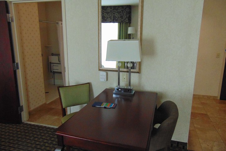 1 King Bed Studio Suite (2 of 10)