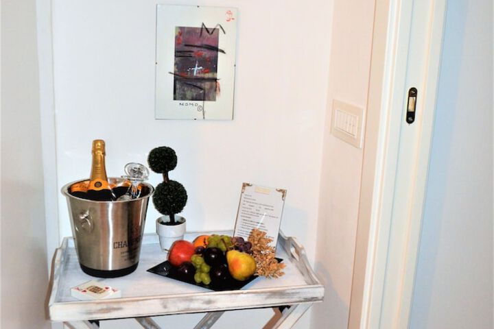 Room 3 of 8