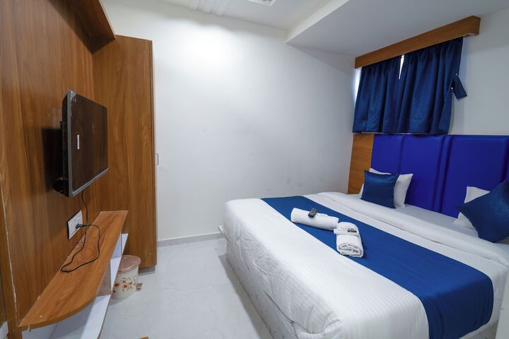 Room 7 of 16