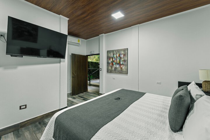 Room 44 of 177