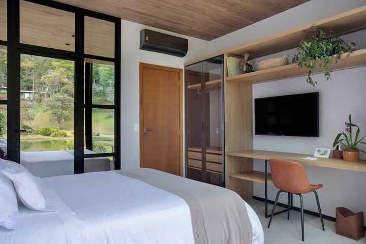Room 32 of 101