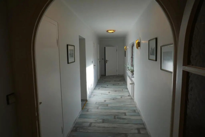 Room 7 of 10