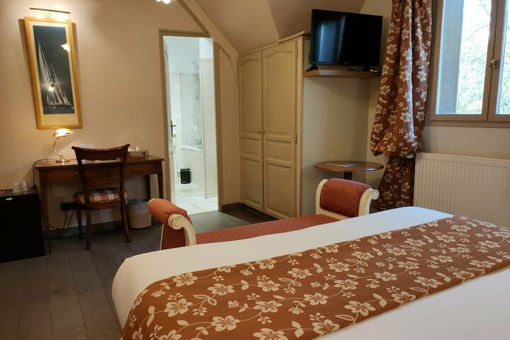 Room 42 of 117
