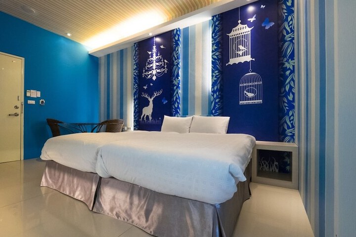 Room 10 of 52