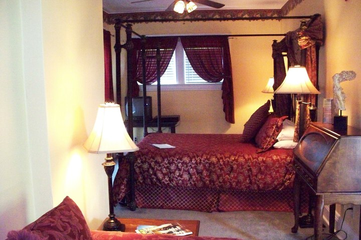 Room 9 of 92