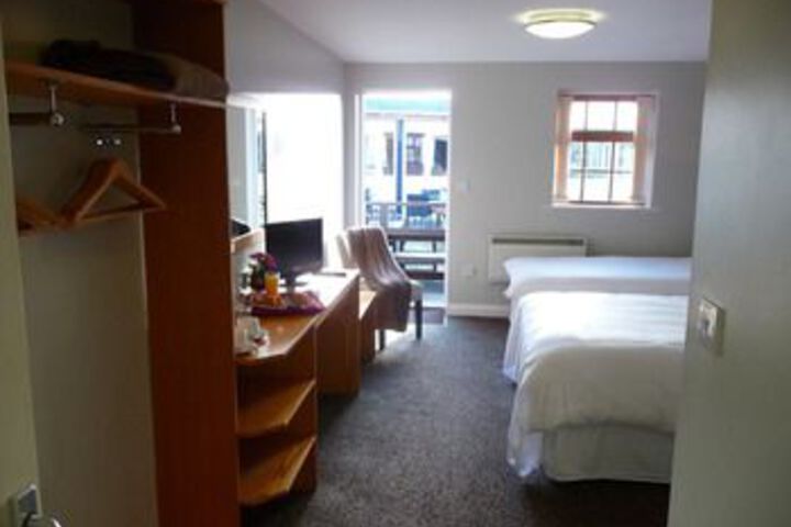 Room 13 of 25